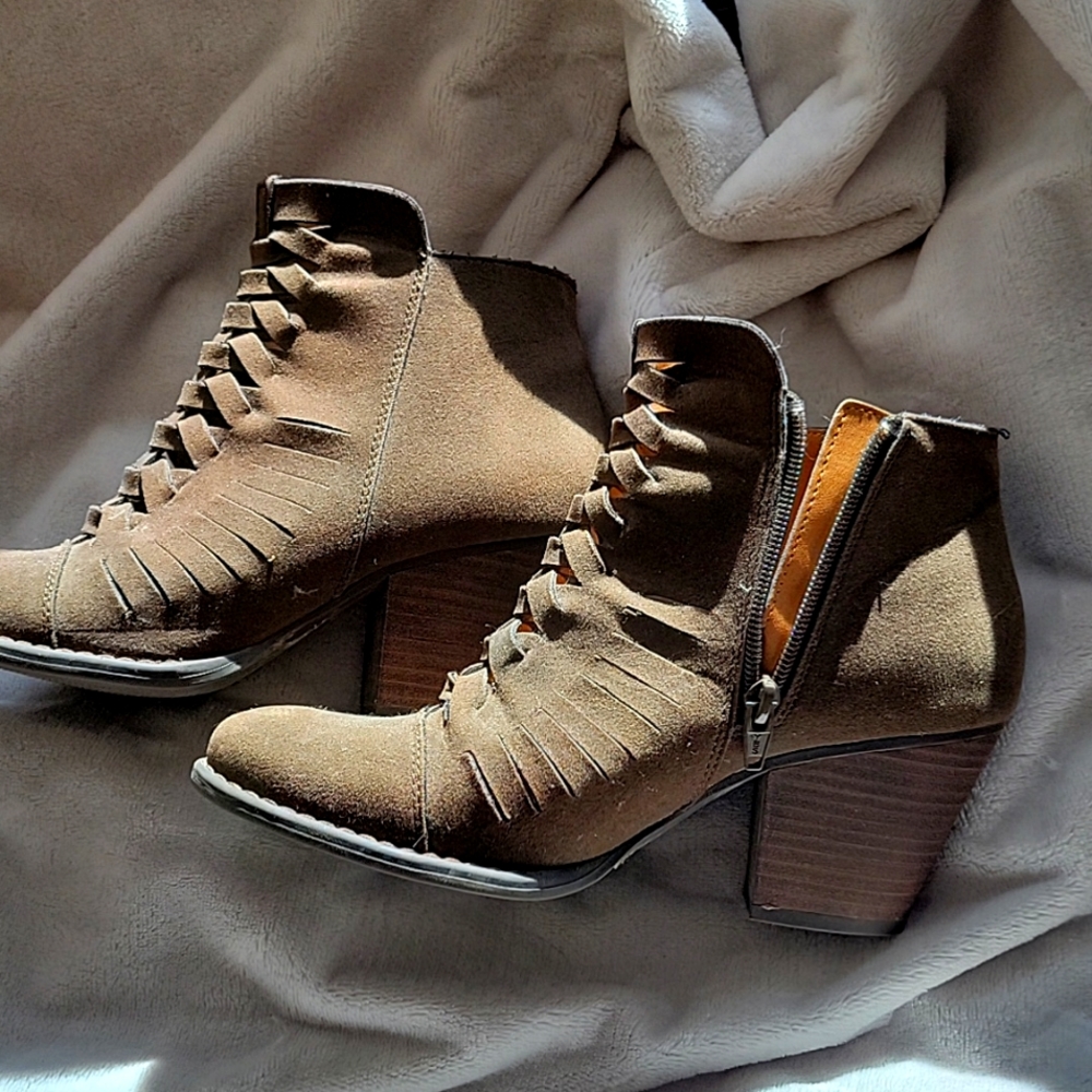 Size 7 suede ankle boots